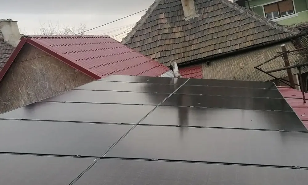 Panouri fotovoltaice existente pregătite pentru retrofit cu baterie de stocare